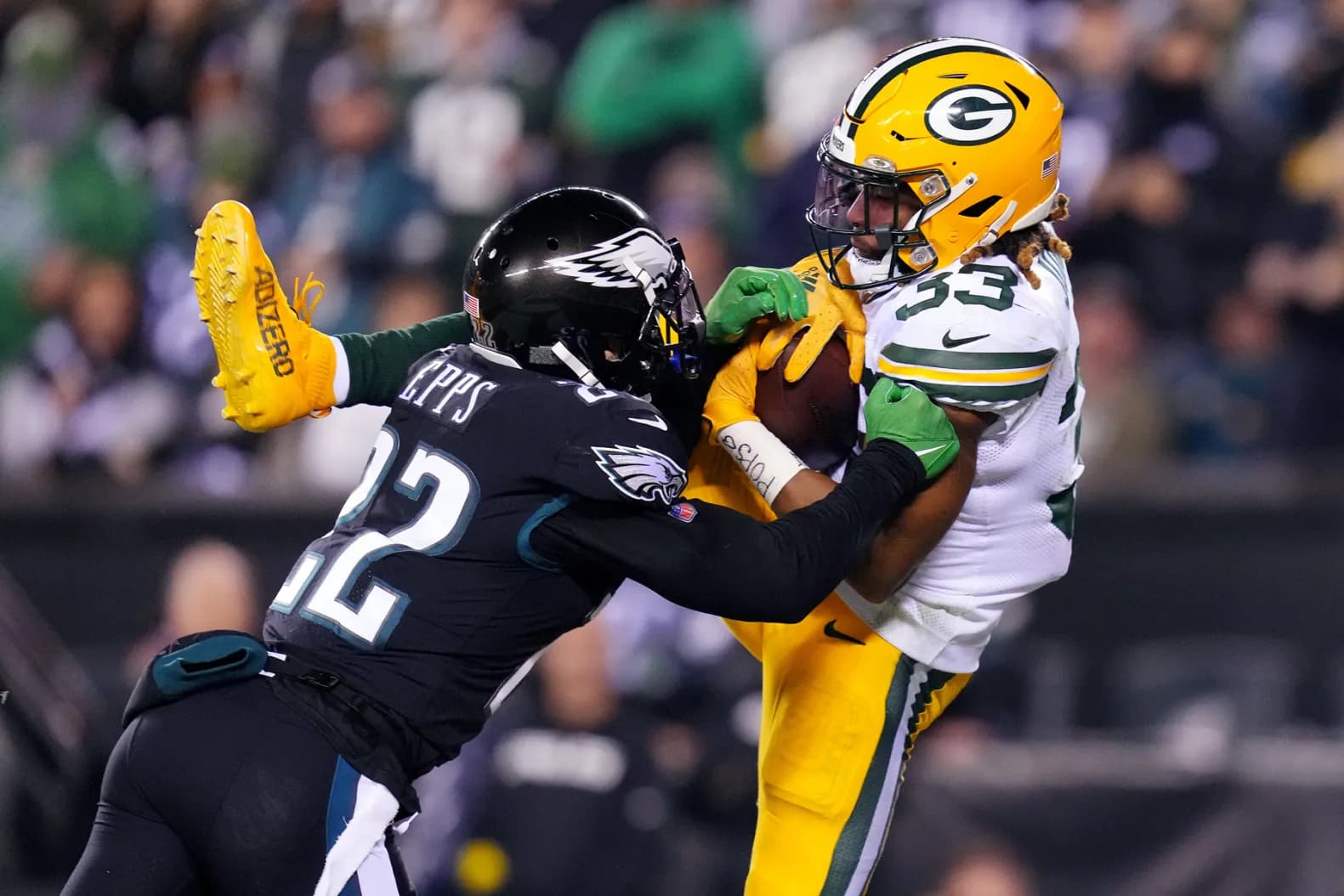 Eagles Edge Packers 10-7 in Defensive Thriller on Monday Night Football